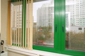 пластиковое зеленое окно